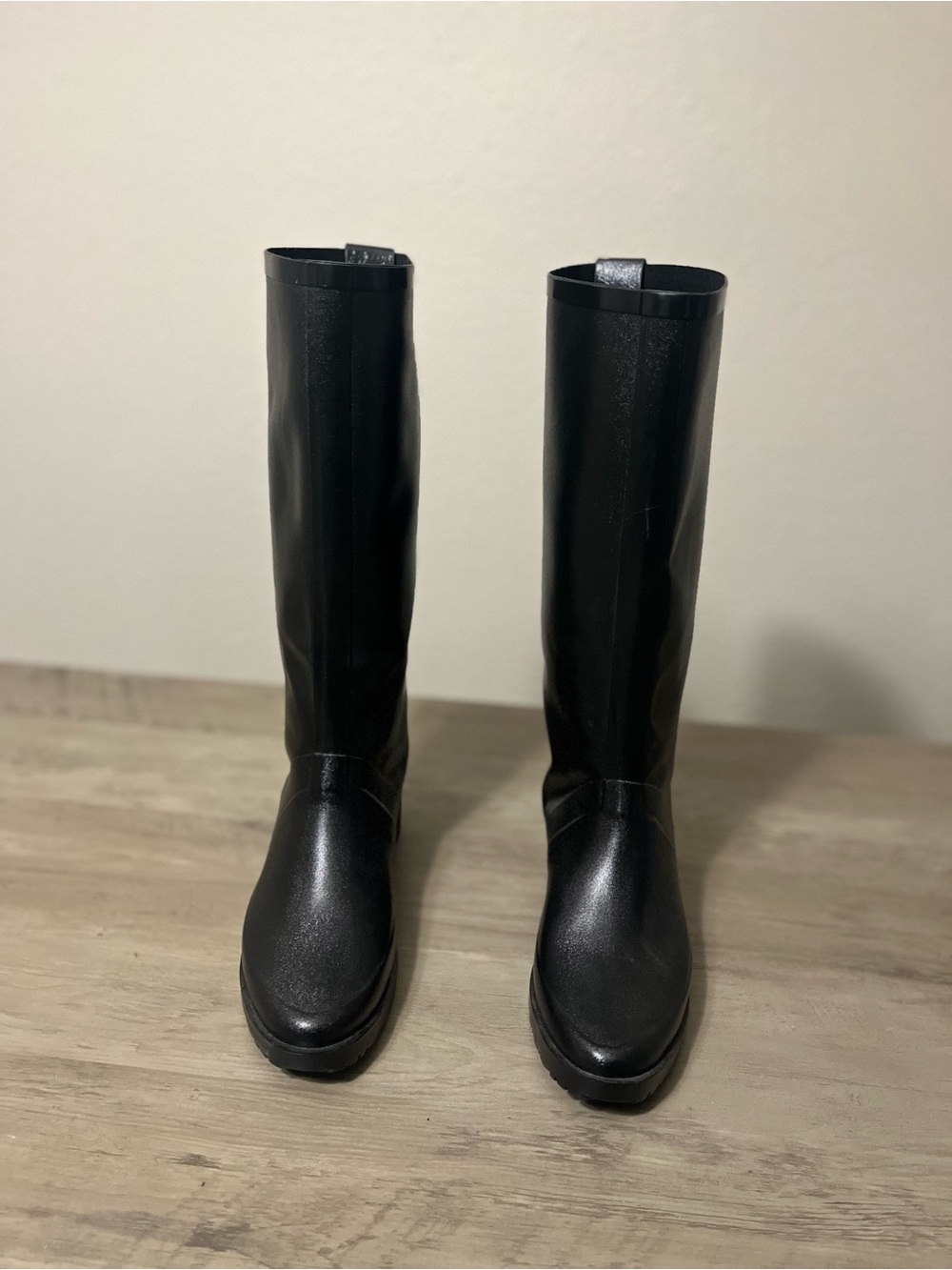 Stuart Weitzman Griffin Rain Boots Womens